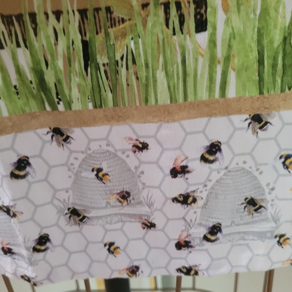 Michel Design Works Floral Beehive Yellow White Apron - Picture 5 of 9